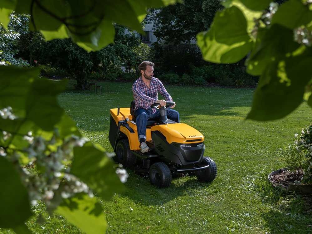 Stiga Estate 598e - Kit Tractor cortacésped con 1 módulo batería ePower Pro 56 V/40 Ah - Recogedor y mulching - Imagen 2
