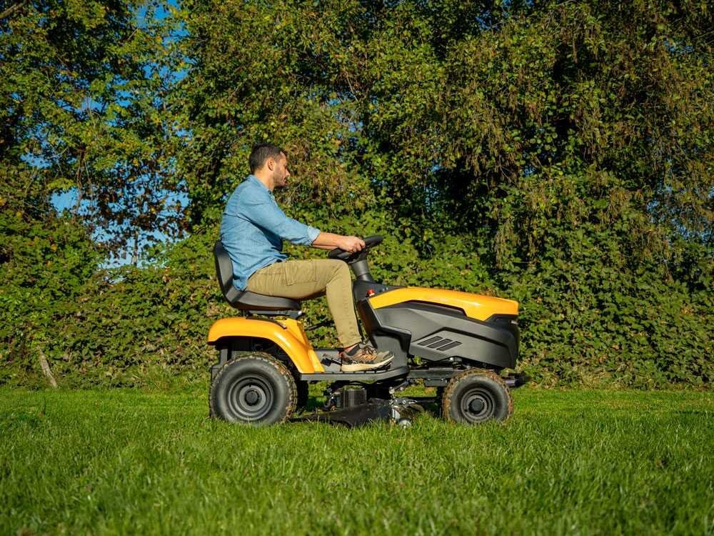 Stiga Tornado 398e - Kit Tractor cortacésped con 2 módulos batería ePower Pro 56V/40Ah - Salida lateral y mulching - Imagen 2